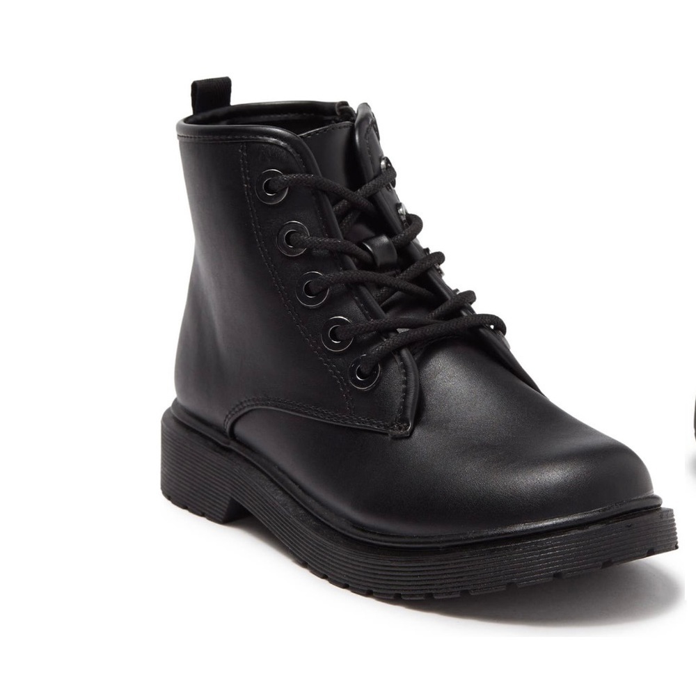 Steve Madden shortie lace up bootie